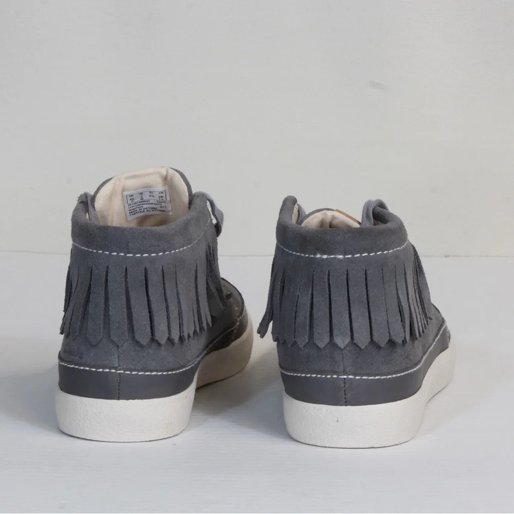 Clark’s Girls Grey Suede Mocassin Tassel Boots NWOT Size 5